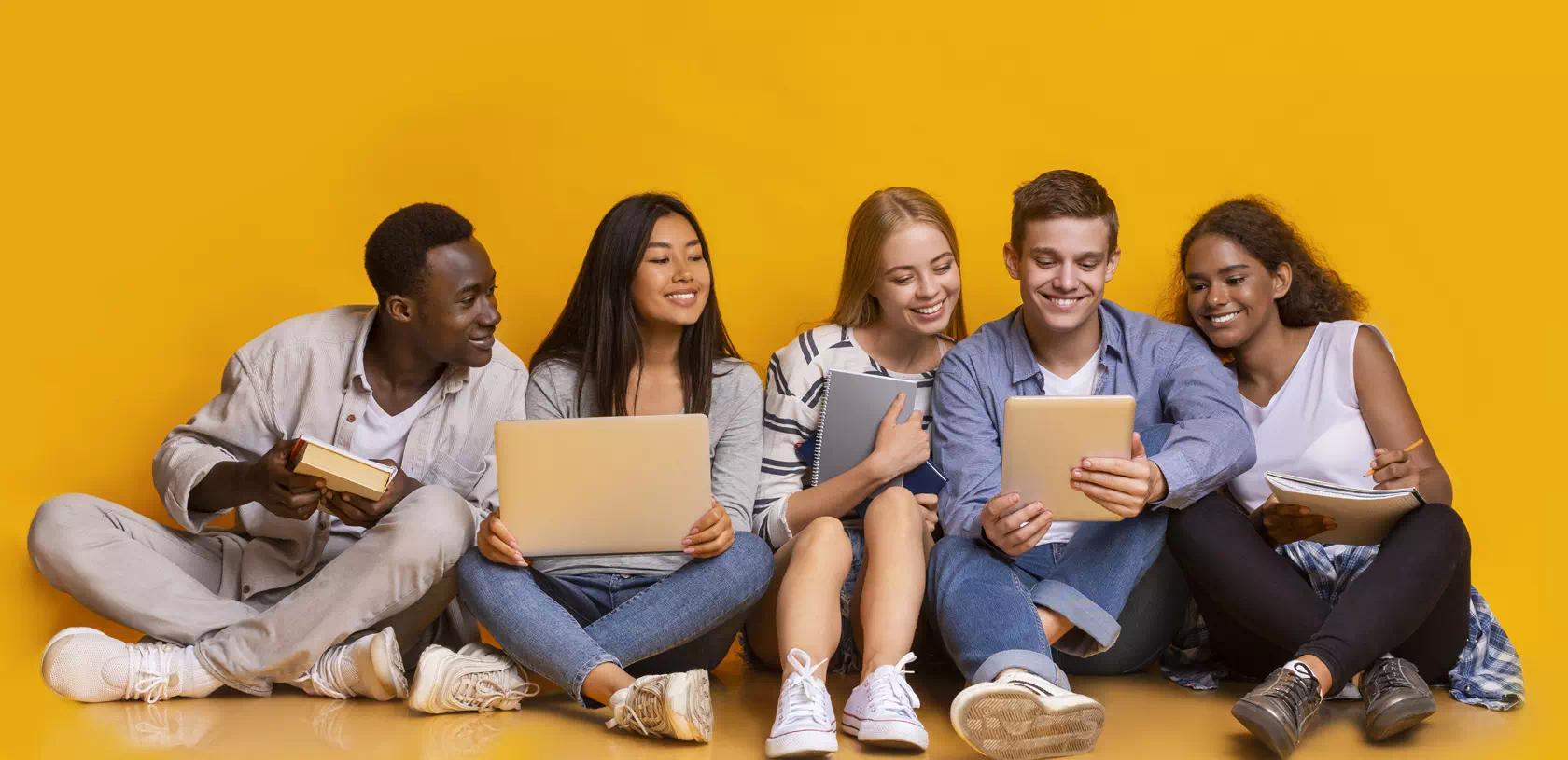 Un groupe d'etudiants de profil-manager-vitrolles